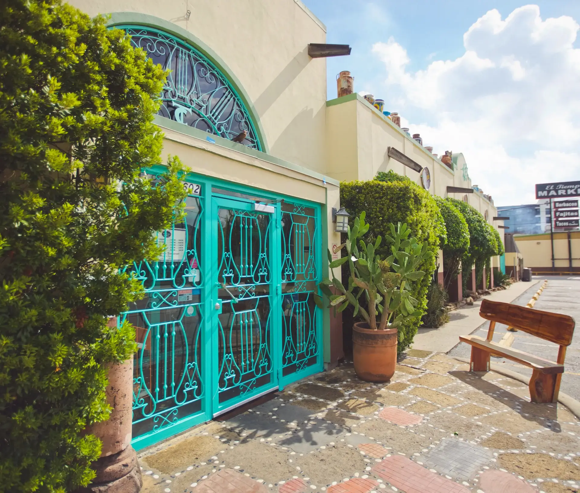 Exterior of El Tiempo on Washington Avenue